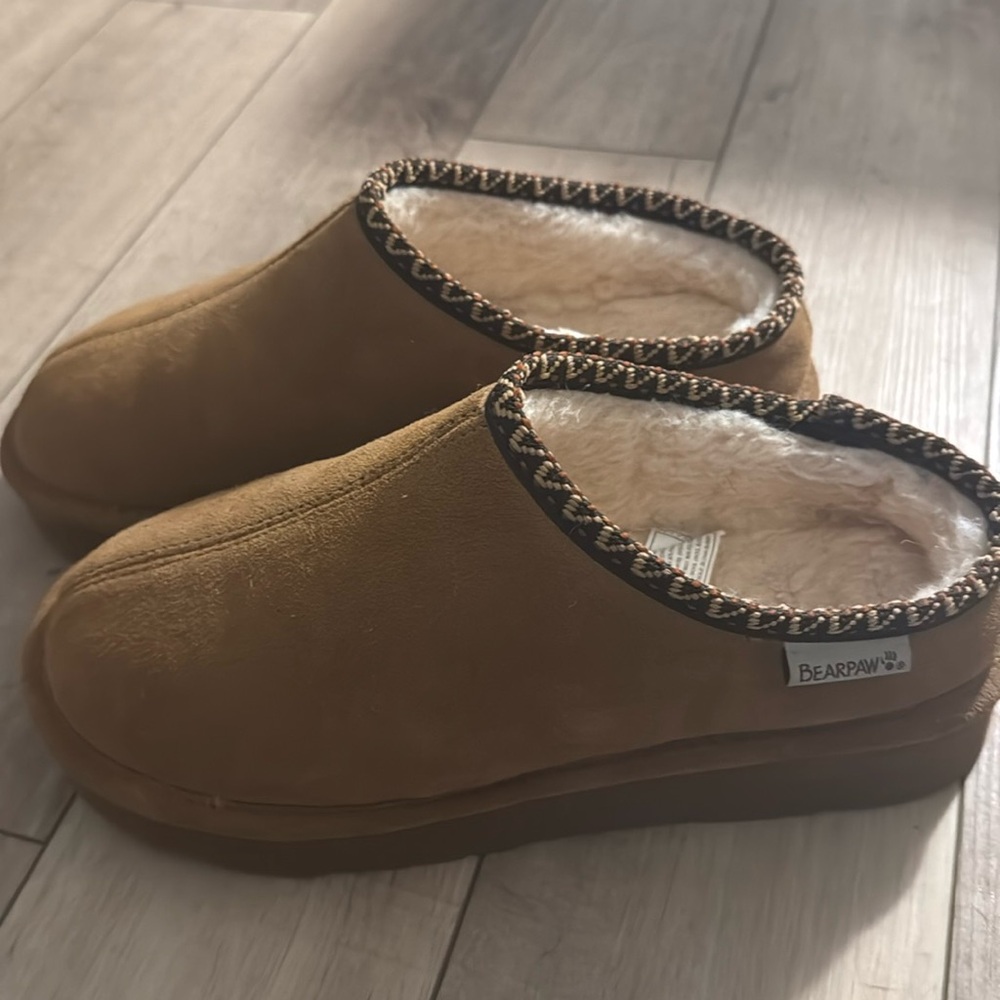 Women’s Bearpaw Martis Size 9
